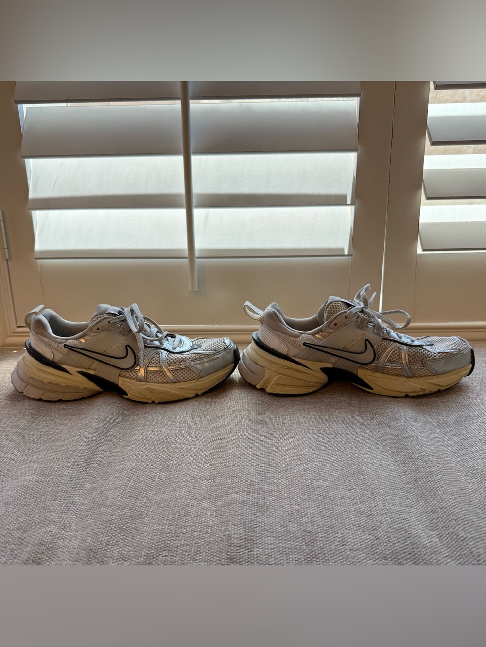 Nike Silver V2K Run Running Sneakers Women's Shoe Size 7 - Picture 5 of 7